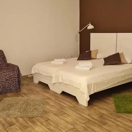 S Апартаменты *